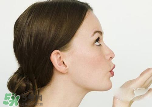 封閉性粉刺會(huì)自己消失嗎？封閉性粉刺好了會(huì)留疤嗎？