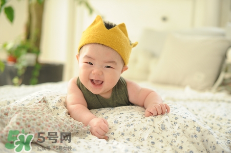 一歲寶寶能吃銀魚嗎?寶寶吃銀魚有什么好處 一歲寶寶能吃銀魚嗎?寶寶吃銀魚有什么好處