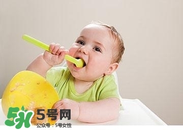 寶寶輔食一天吃幾次？寶寶每天吃輔食次數(shù)