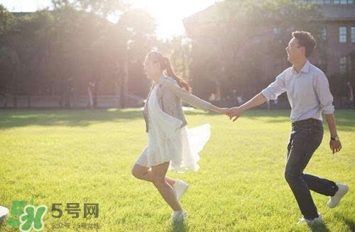 拍婚紗照可以戴眼鏡嗎？拍婚紗照戴眼鏡好不好？