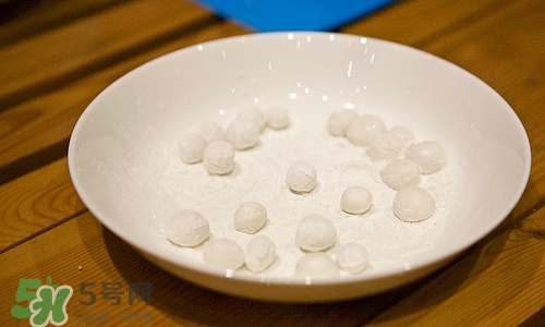湯圓可以放蜂蜜嗎?湯圓放蜂蜜怎么吃 湯圓可以放蜂蜜嗎?湯圓放蜂蜜怎么吃