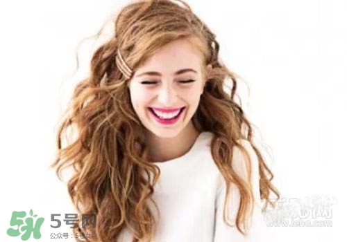 燙發(fā)的藥水貴的和便宜的都一樣嗎？燙發(fā)的藥水貴的和便宜的哪個(gè)好？