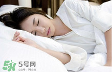 失眠喝蜂蜜水好嗎?失眠喝什么好 失眠喝蜂蜜水好嗎?失眠喝什么好