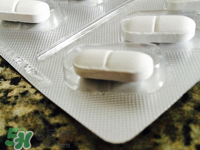 喝紅牛能吃感冒藥嗎?紅牛和感冒藥一起吃嗎 喝紅牛能吃感冒藥嗎?紅牛和感冒藥一起吃嗎