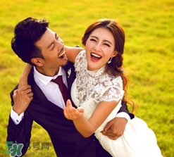 拍婚紗照可以戴眼鏡嗎？拍婚紗照戴眼鏡好不好？