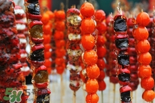 做糖葫蘆的紅色是什么？糖葫蘆外面紅色的是色素嗎？