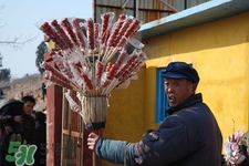 糖葫蘆外面的紙是什么？糯米紙為何不粘糖葫蘆？