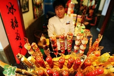 冰糖葫蘆的紙能吃嗎？冰糖葫蘆外面的膜能吃嗎？