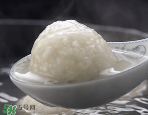 元宵面用涼水還是熱水？元宵是用熱水還是冷水調面粉？