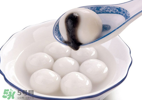 元宵面用涼水還是熱水？元宵是用熱水還是冷水調面粉？