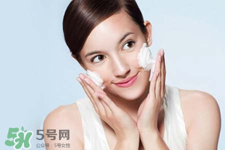 春天臉上冒痘痘怎么辦？為什么春天臉上容易出痘？