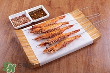 吃皮皮蝦能喝白酒嗎?蝦和白酒能同食嗎 吃皮皮蝦能喝白酒嗎?蝦和白酒能同食嗎