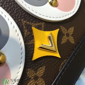 lv2017情人節(jié)限量包包多少錢(qián)？lv2017情人節(jié)愛(ài)情鳥(niǎo)小雞包價(jià)格
