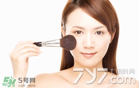 修容膏和修容粉哪個(gè)好用？新手用修容粉好還是膏好？