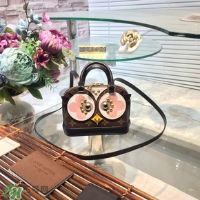 lv2017情人節(jié)限量包包多少錢(qián)？lv2017情人節(jié)愛(ài)情鳥(niǎo)小雞包價(jià)格