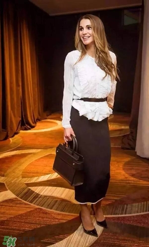 紀(jì)梵希包先生2017情人節(jié)包包多少錢？紀(jì)梵希情人節(jié)包包哪里買？