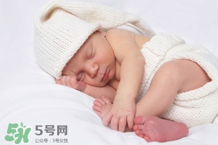 3月份的新生兒穿什么衣服？三月份寶寶穿什么衣服？