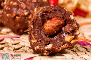 費列羅和金莎的關(guān)系 金莎和費列羅的區(qū)別 費列羅和金莎的關(guān)系 金莎和費列羅的區(qū)別