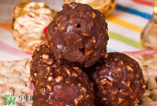 費列羅和金莎的關(guān)系 金莎和費列羅的區(qū)別 費列羅和金莎的關(guān)系 金莎和費列羅的區(qū)別