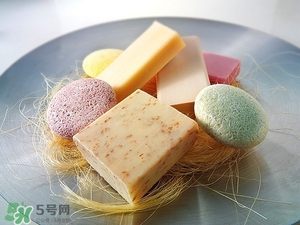 手工皂洗臉好嗎？手工皂和洗面奶哪個(gè)好？