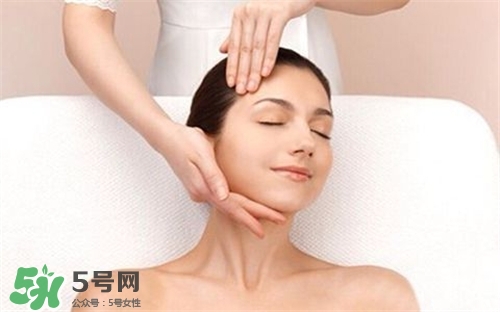 脖子干燥可以用橄欖油嗎?脖子干燥用橄欖油好不好? 脖子干燥可以用橄欖油嗎?脖子干燥用橄欖油好不好?