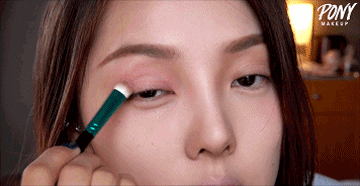 豆沙色眼影怎么畫(huà)？豆沙色眼影畫(huà)法