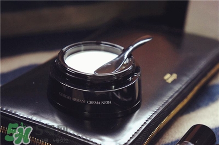 Armani阿瑪尼眼霜怎么用?阿瑪尼黑鑰匙眼霜使用方法 Armani阿瑪尼眼霜怎么用?阿瑪尼黑鑰匙眼霜使用方法