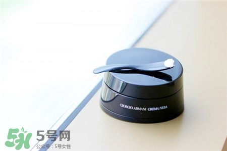 Armani阿瑪尼眼霜怎么用?阿瑪尼黑鑰匙眼霜使用方法 Armani阿瑪尼眼霜怎么用?阿瑪尼黑鑰匙眼霜使用方法