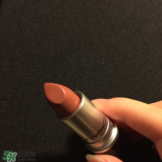 mac唇膏奶茶色是幾號(hào)？mac唇膏mocha試色