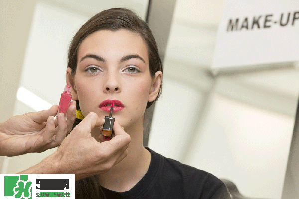 香奈兒2017coco水晶糖光透唇釉色號(hào) 香奈兒水晶糖光透唇釉試色 香奈兒2017coco水晶糖光透唇釉色號(hào) 香奈兒水晶糖光透唇釉試色