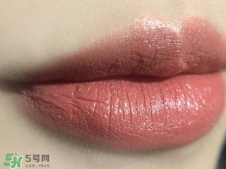 mac唇膏奶茶色是幾號(hào)？mac唇膏mocha試色