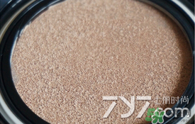 vant氣墊cc黑色和白色哪款好？vant36.5氣墊cc黑色和白色區(qū)別