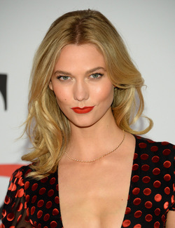 極光紅是什么顏色？極光紅口紅試色