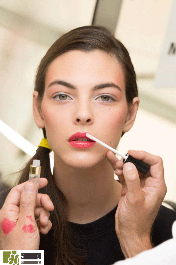 香奈兒2017coco水晶糖光透唇釉色號(hào) 香奈兒水晶糖光透唇釉試色 香奈兒2017coco水晶糖光透唇釉色號(hào) 香奈兒水晶糖光透唇釉試色