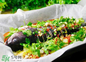 紙包魚用的什么紙？做紙包魚的紙什么紙？