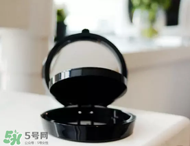 tom ford和阿瑪尼哪個好？tom ford和阿瑪尼口紅唇釉哪個好？