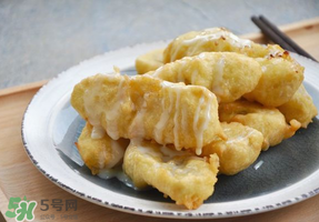 炸香蕉外面包裹的是什么？炸香蕉放面粉好還是淀粉？