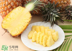 鳳梨吃之前用鹽水泡嗎？鳳梨為什么要用鹽水泡？