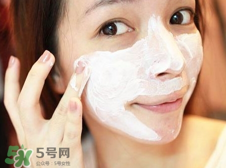 臉上長(zhǎng)痘痘可以敷面膜嗎?臉上長(zhǎng)痘痘能敷面膜嗎? 臉上長(zhǎng)痘痘可以敷面膜嗎?臉上長(zhǎng)痘痘能敷面膜嗎?