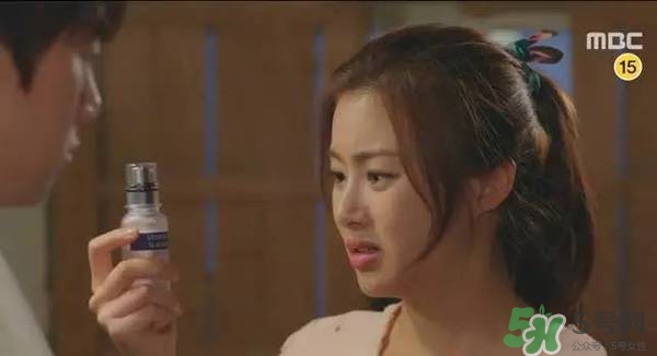 ahc神仙水和b5水區(qū)別 ahc神仙水和ahc b5玻尿酸精華哪個好？