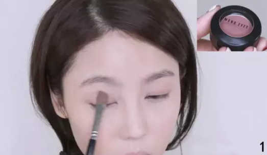 干玫瑰色妝容怎么化？干玫瑰色妝容畫(huà)法步驟