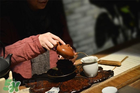 如何清洗紫砂壺茶垢？紫砂壺的茶垢怎么清洗？