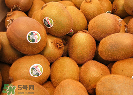 獼猴桃中間白色的能吃嗎？獼猴桃中間的白心可以吃嗎？