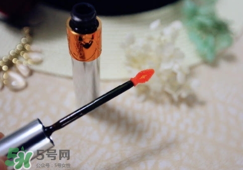 ysl唇油怎么用？ysl唇油使用方法