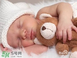 嘴唇干燥是什么原因？嘴唇干裂脫皮怎么辦？