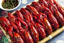 小龍蝦是海鮮嗎？小龍蝦屬于海鮮嗎？