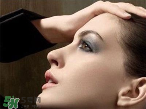 假體隆鼻多久可以化妝？假體隆鼻多久可以敷面膜？