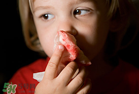 一哭就流鼻血是怎么回事 流鼻血是什么原因 一哭就流鼻血是怎么回事 流鼻血是什么原因