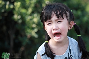 哭了一晚上眼睛很痛怎么辦 哭多了眼睛疼怎么辦 哭了一晚上眼睛很痛怎么辦 哭多了眼睛疼怎么辦