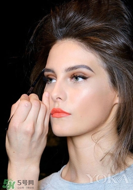 珊瑚橘色口紅適合什么膚色？珊瑚橘口紅適合黃皮嗎？